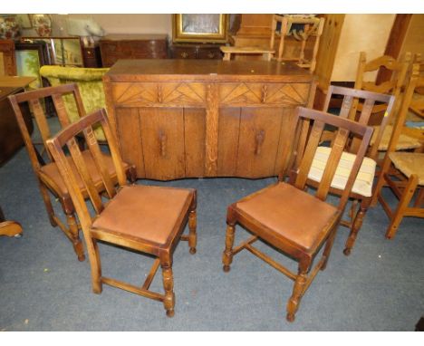 A VINTAGE OAK SIDEBOARD W-122 CM AND FOUR CHAIRS
