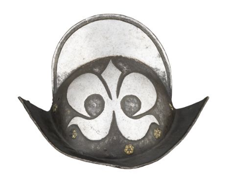 GERMAN 'BLACK AND WHITE' COMB MORION, EARLY 17TH CENTURY with rounded two-piece crown joined along the crest of high medial c