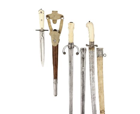 ˜A HUNTING TROUSSE, LATE 19TH/20TH CENTURY comprising large carving knife and fork mounted together by a pair of studs and ke