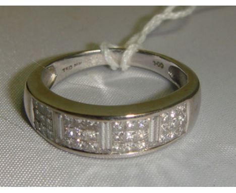 Modern 18 ct white gold ring set with 36 small diamonds