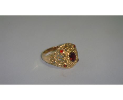 9 ct gold ring with filigree decoration set with 5 garnets