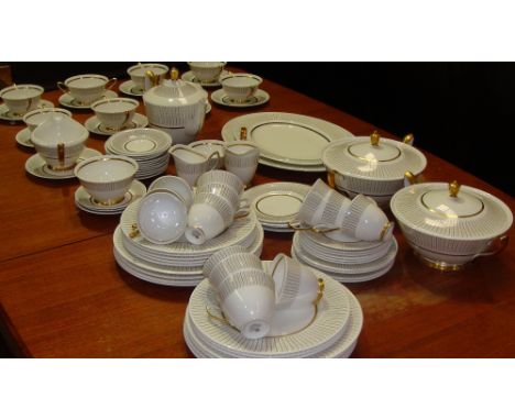 Large Royal Albert Capri Pattern gilt & white dinner service including 8 x dinner plates, 8 x side plates, 8 x soup bowls on 