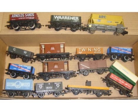 Bachmann Cosco 36 127 , 33 155 plank wagon, 4 x 33 901 C Well wagon, 33 854 Bolster wagon All boxed
