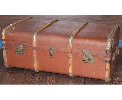 TRAVEL TRUNK