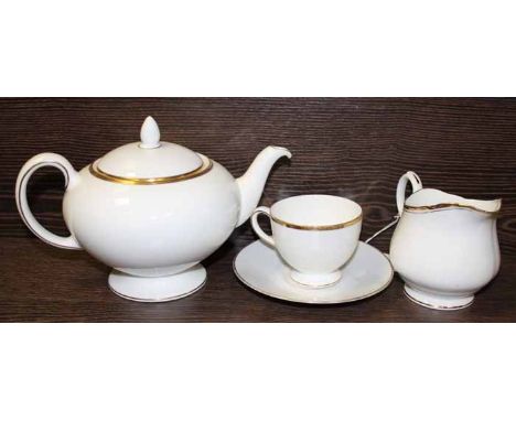 WEDGWOOD 'CALIFORNIA' PATTERN DINNER SERVICE
comprising dinner plates, side plates, tea service, coffee service, gravy boats,