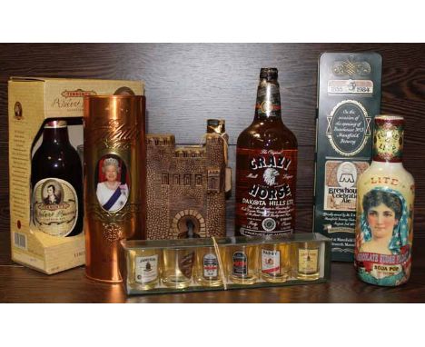 COLLECTION OF SOUVENIR ALCOHOL BOTTLES (FULL)
Crazy Horse Dakota Hills Malt Liquor, Arizona Sparkling Chocolate Fudge Soda Po