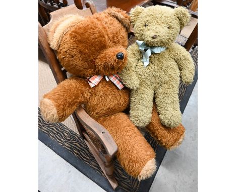 Large teddy bear 80 cm high to/w a smaller 56 cm teddy (2) 