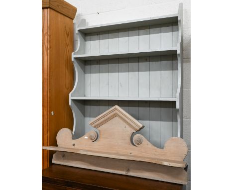 A distress-painted waterfall bookcase with four open shelves, 86 cm wide x 28 cm deep x 116 cm high, to/w pine wall mounting 