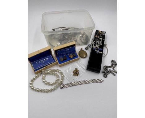 Jewellery to include a 9ct hallmarked gold part pendant and chain, weight 5.41 grams,  a hallmarked silver Albert, flat link 
