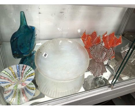An opalescent glass dish, a Mdina style art glass vase, two pairs of hankerchief bowls together with a Venetian glass bowl
