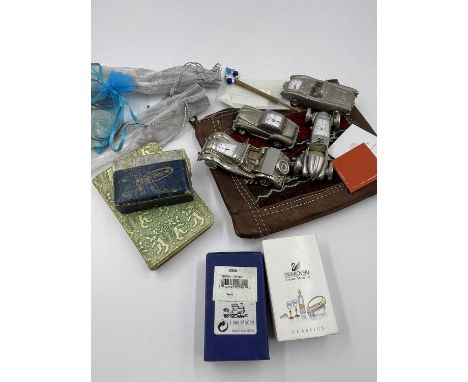 Jewellery and collectables, including brooches, various beaded necklaces and faux pearls, vestas, lockets, postcards, feather