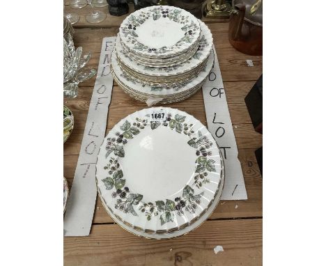 Various sized Worcester Lavinia patter plates