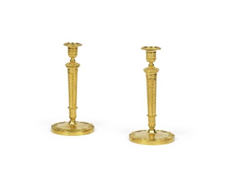 Paire de flambeaux en bronze doré du XIXe siècleA pair of French ormolu candlesticks, 19th centuryEach with tapering faceted 