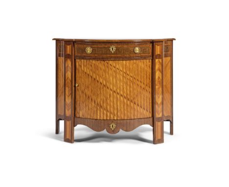 Meuble d'entre-deux en placage de satiné, bois de rose et amarante, Pays-Bas, fin du XVIIIe siècleA Dutch Neo-Classical ormol