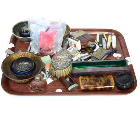 A tray of miscellaneous including Parker fountain pens, one with nib stamped 585 14K, Chinese white metal dishes, silver and 