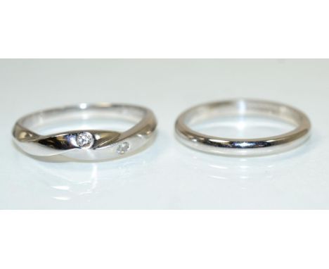 An 18 carat white gold diamond band ring, of matt and bright polished twisted bands, each set with a round brilliant cut diam