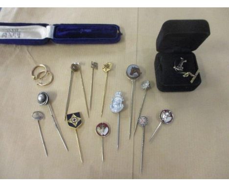 Gold, silver and other stick pins and jewellery to include a stick pin set with a diamond and pearls, earrings and other item