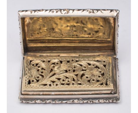 A William IV silver vinaigrette, maker John Taylor & John Perry, Birmingham, 1836: initialled, of rectangular outline, with e