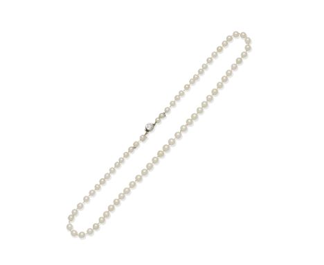 Natural and cultured pearl necklace with diamond claspThe row of 5.0mm-6.6mm natural and cultured pearls to a clasp set with 