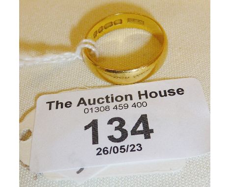 22ct gold band, approx. UK size, Q-R and weight 6g