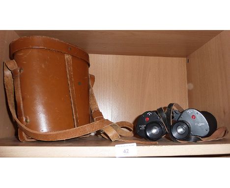 WW2 REL / Canada 1944 7 x 50 binoculars in leather case, broad arrow, good condition