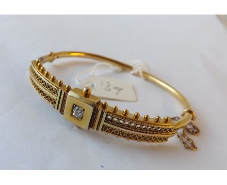 VICTORIAN 15ct. SINGLE DIAMOND SET, hinged  bangle 11.4g.        
