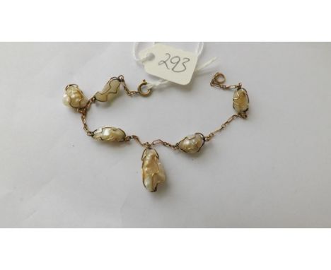 9ct&nbsp; gold and natural pearl bracelet