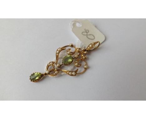 Atractive Art Neuvou 15ct. pearl and peridot 2.5g   
