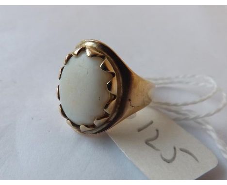 Gold opal ring and oval mount, size K 5g.    