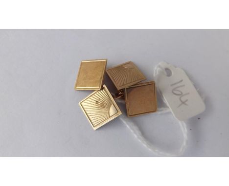 9ct. engine turned square cufflings 3.8g.     
