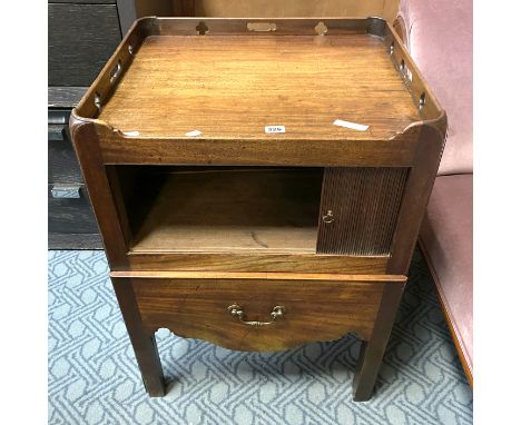 SMALL COMMODE CABINET