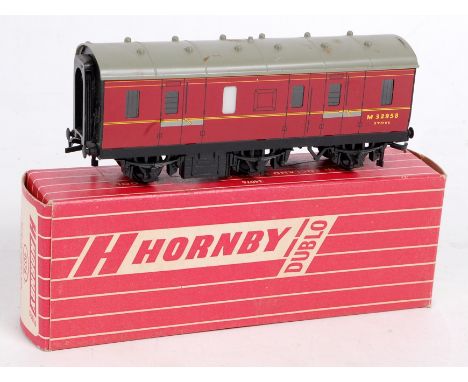A Hornby Dublo 4076 six wheeled passenger brake van (G-BG)
