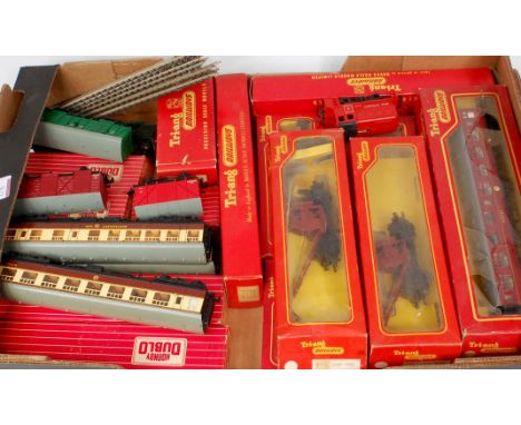 3 Hornby Dublo super-detail coaches including boxed 4070 restaurant car, red ED fitted van two other items (G-BG) Graham Fari