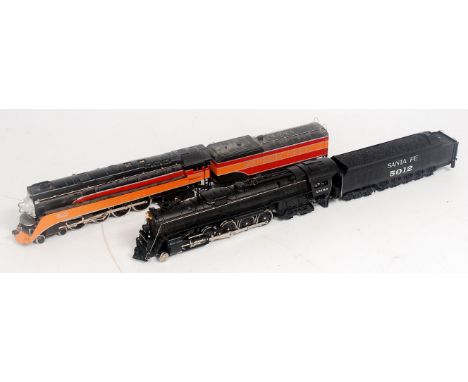 A Bachmann H0 Southern Pacific 'Daylight Express' 4-8-4 in black/orange/red No. 4454, and a Santa Fe 2-10-4 No. 5012 in black