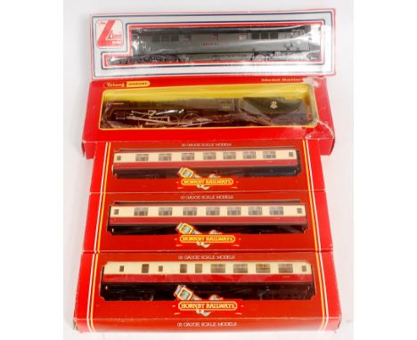A Hornby R033 Britannia Class 4-6-2 No. 70021 'Morning Star', wrong box (G,BF-G), a Lima Class 52 diesel No. D1003 'Western P