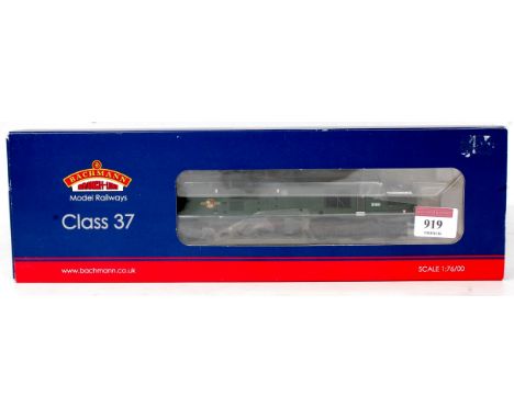 Bachmann 32-782 Class 37/0 Diesel Locomotive No.D6801, in BR Green, 21DCC (VGNM-BGVG)