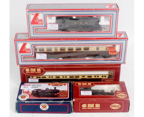 A Bachmann Class 57xx 0-6-0PT No. 8700 in GWR 'shirt button' green (VG,BG), a Lima GWR railcar No. 22 in GWR choc/cream (VG,B
