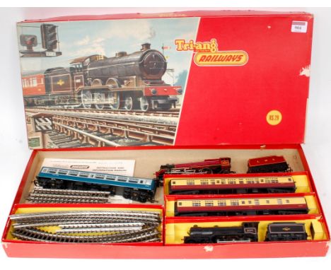 A Triang RS29 train set box containing class B12 engine and tender, 2 red cream coaches, oval of super 4 track, some inner pa