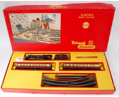 A Triang RS21 train set containing BR black livery 'Princess Victoria' engine and tender, 2 medium length red/cream coaches a