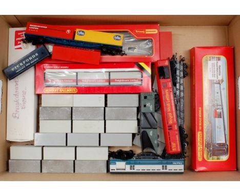 A large tray containing 9x Hornby and 2x Lima bogie container wagons with 32 assorted containers plus Hornby breakdown crane,