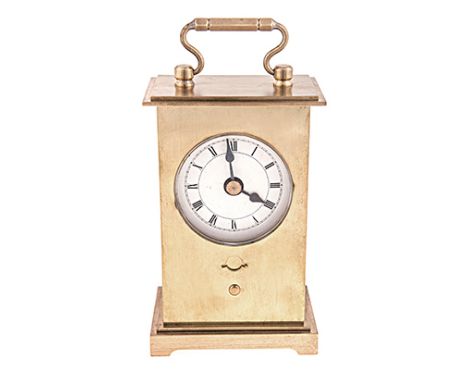 A BRASS TIMEPIECE IN THE DESIGN OF A CARRIAGE CLOCK, MODERN the 6cm white dial with Roman hour numerals, stepped case, on bra