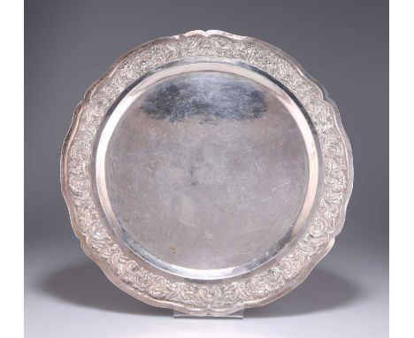 A SOUTH AMERICAN SILVER SALVER, 20TH CENTURY by Welsch, Lima, stamped PERU 925 and struck with a llama mark, shaped circular 