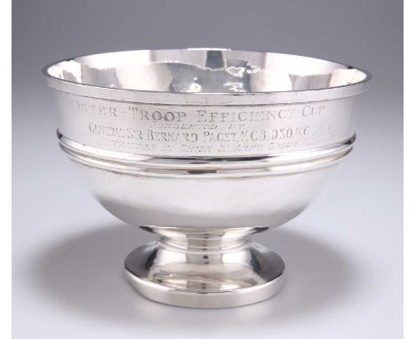 † A GEORGE VI SILVER PEDESTAL BOWL by Walker &amp; Hall, Sheffield 1938, plain circular with a double girdle band and moulded