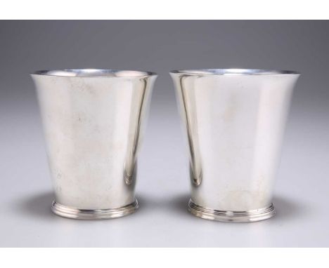 A PAIR OF ELIZABETH II SILVER BEAKERS by Spink &amp; Son, London 1968, tapering form with stepped bases. (2) 9cm high, 11.5 t