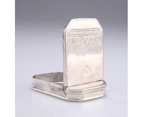 A GEORGIAN SILVER SNUFF BOX partial maker's mark only, 'S[C]', of canted form, the hinged cover with engraved foliate decorat