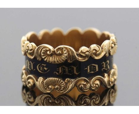 An early 19th century 18ct and black enamel memorial ring, the central black enamel band with gilt lettering 'In Memory of', 