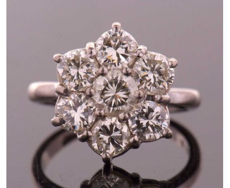 A diamond flowerhead cluster ring, the central round brilliant cut diamond, surrounded by 6 round brilliant cut diamonds, tot