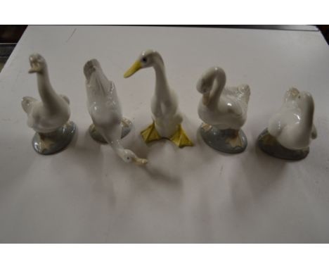 Four Nao geese and one other ornament 