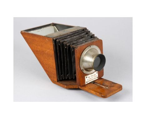  A Tyler’s Lanternescope Slide Viewer,  glass slide viewer with metal eye piece, leather bellows, focusing by brass securing 