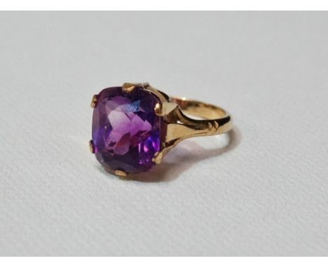 A 9ct gold ring set an amethyst, size J.